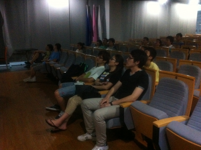 我院本科生党员观看影片《建党伟业》 我院本科生党员观看影片《建党伟业》